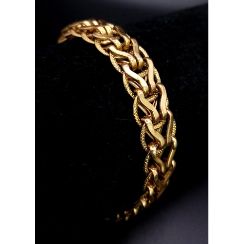 1 - A Lovely Vintage Platter-Link 9K Yellow Gold Bracelet. 20cm.
12.11g.