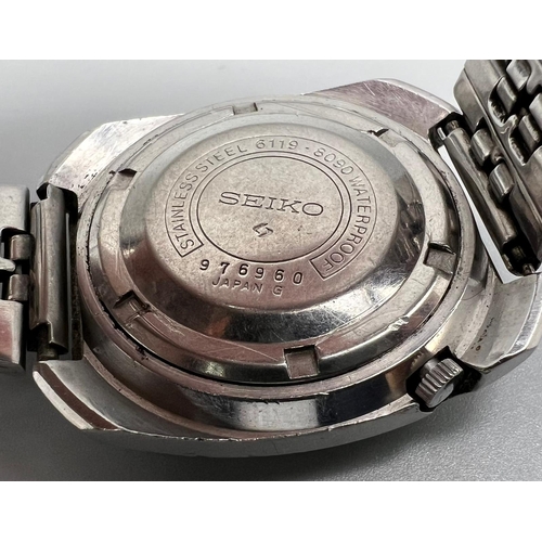 1202 - A Vintage Seiko 5 Automatic Gents Watch. 21 Jewels. Stainless steel strap and case - 38mm. Metallic ... 