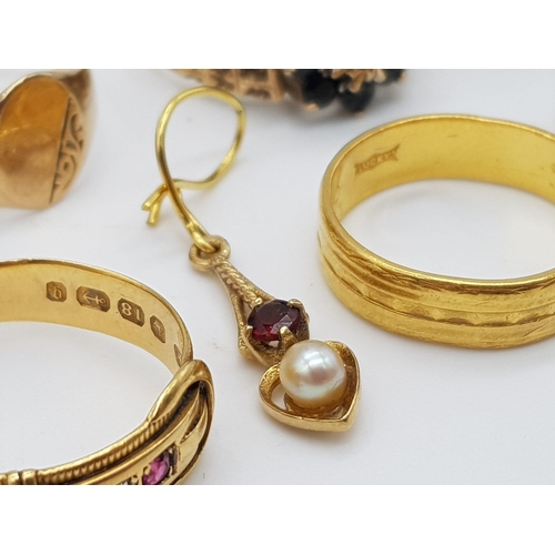 15 - A Mixed Lot of Jewellery. Consisting of: 2 x 22k gold rings. 2 x 18k gold rings. 5 x 9k gold rings. ... 