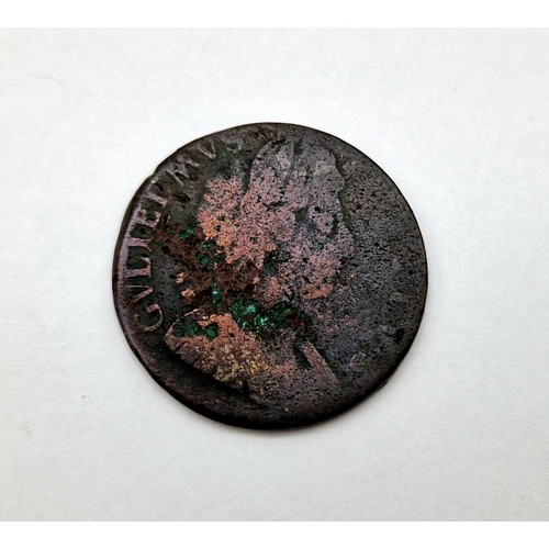 819 - A William III 1697 Half Penny Coin. S3554. Please see photos for conditions,