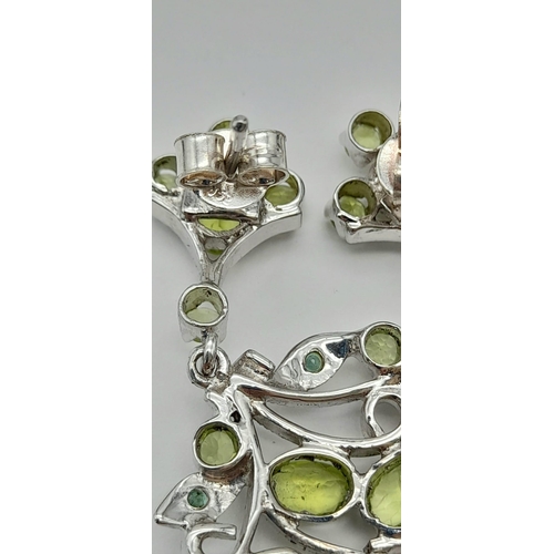 860 - A Pair of Peridot Silver Earrings -925 Sterling silver. Peridot- 20Ct. 15.70g total weight.