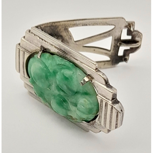 979 - An Antique Art Deco Hand-Carved Oval Jade Clip-On Piece set in 9K White Gold. 7.5g total weight. 3cm... 