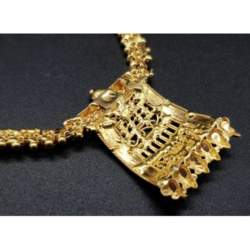 149 - An Asian-Themed 22K Yellow Gold Necklace. 44cm. 15.8g. Ref: 6-1513.