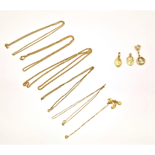 549 - An 18K Yellow Gold Jewellery Lot. Consisting of: Five necklaces and 4 pendants (2 attached) plus a n... 