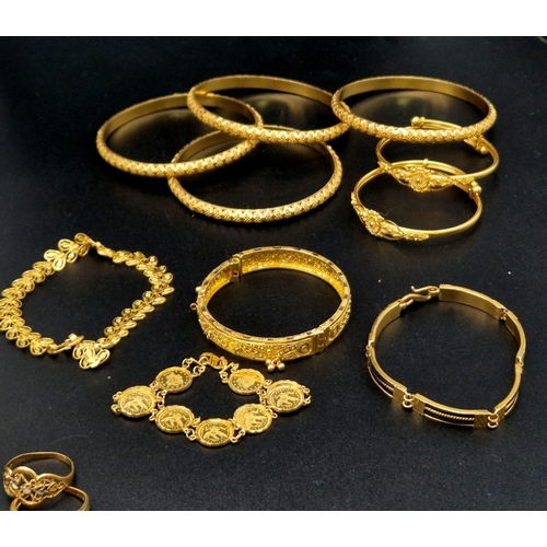 584 - A Huge Gold Lot. Consisting of: 22K - Multiple items including pendants, bracelets chains, rings and... 