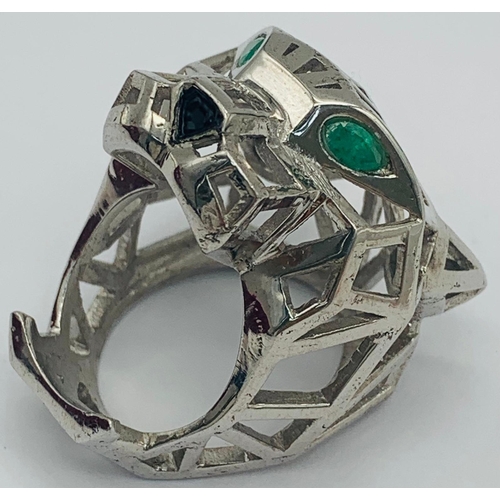 146 - A highly glamorous, white metal (untested), designer style ring, in the shape of a panther with emer... 