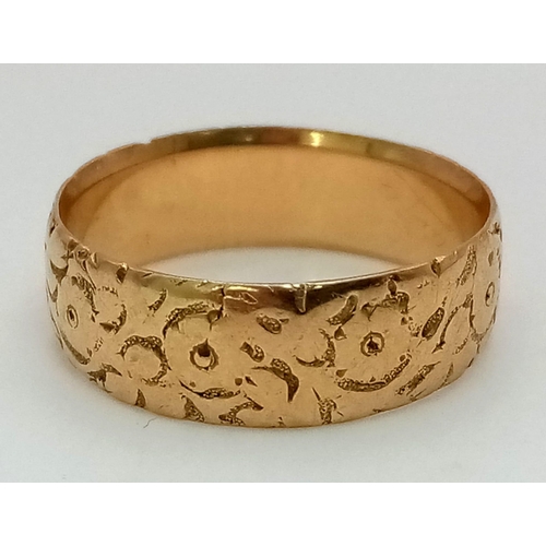 38 - A Vintage 18K Yellow Gold Engraved Band Ring. Size N. 4.33g