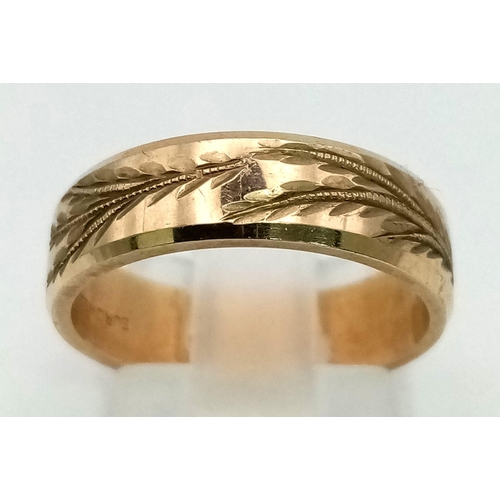 43 - A Vintage 9K Yellow Gold Decorative Leaf Band Ring. Size L.
3.86g.