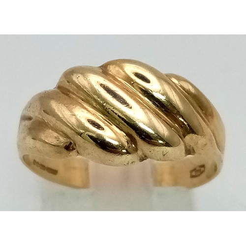 491 - A 9K Yellow Gold Wave Ring. Size Q. 2.31g