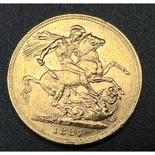 501 - A 22K Gold Queen Victoria 1887 Full Sovereign. 8g