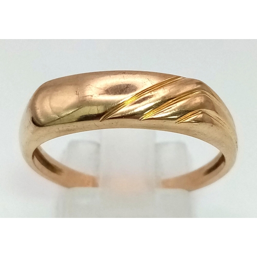 521 - A 9K Yellow Gold Stylish Band Ring. Size U. 2.54g