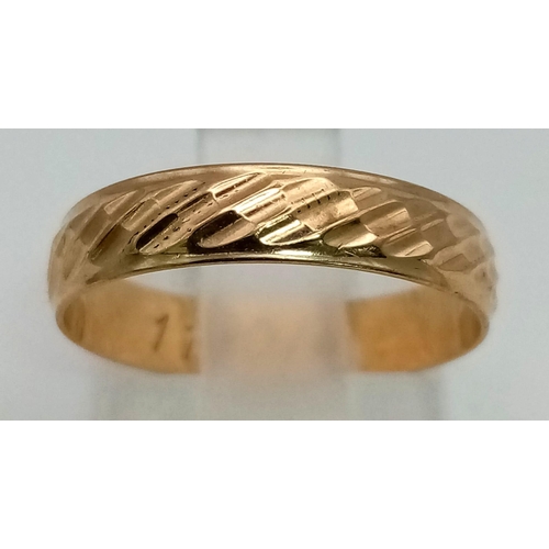 526 - A Vintage 9K Yellow Gold Wave-Engraved Band Ring. Size L/M. 1.43g