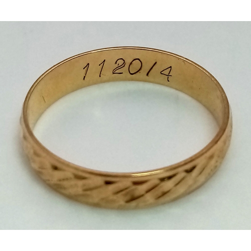 526 - A Vintage 9K Yellow Gold Wave-Engraved Band Ring. Size L/M. 1.43g