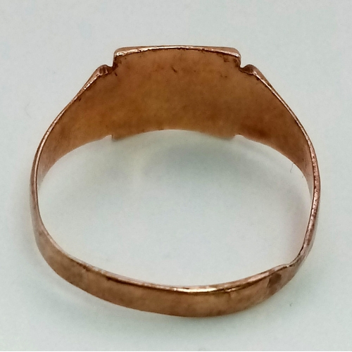 599 - A 9K Yellow Gold Signet Ring. Size O. 1.67g.