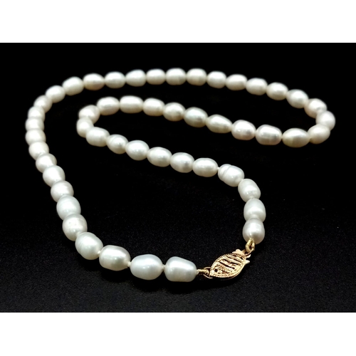 1199 - Freshwater Pearl Necklace with 10ct Gold Clasp. 40cm length.