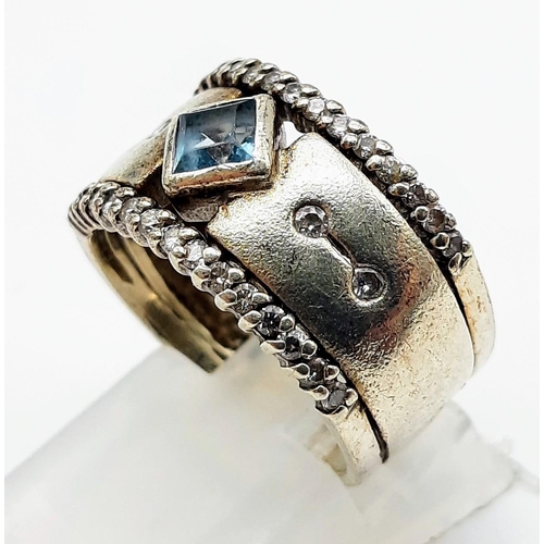 1471 - A VINTAGE 9K WHITE GOLD BAND RING WITH CENTRAL AQUA MARINE STONE SURROUNDED BY DIAMONDS    5.5gms   ... 