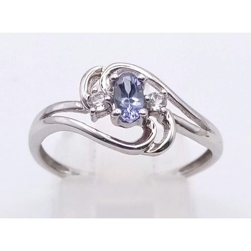 1450 - A 9K WHITE GOLD RING WUTH BLUE AND WHITE STONES. 1.6gms   size P