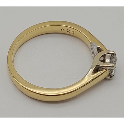 1339 - AN 18K GOLD DIAMOND RING WITH A .25ct CENTRE STONE BEING A TOP QUALITY BRILLAINT CUT DIAMOND.  3.4gm... 