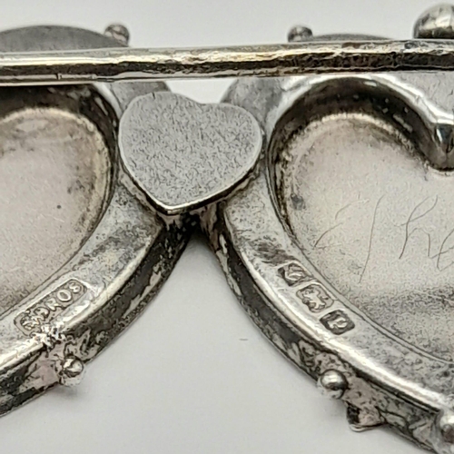 1415 - A Double Heart 925 Silver with Gold Applique Mizpah Brooch. 4cm. 5.17g total weight.