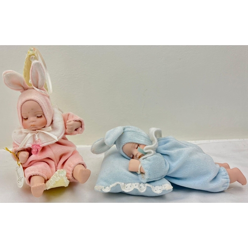 1122 - A Pair of Musical Porcelain Baby Dolls, Both are manual winders and play a relaxing Twinkle Twinkle ... 