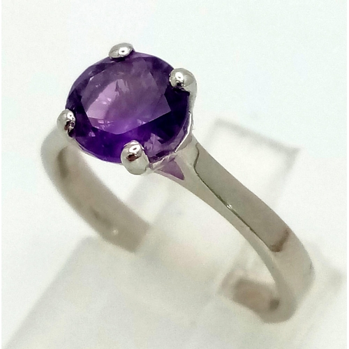 159 - A very elegant platinum ring, with a round cut amethyst (1.5 carats appr). Ring size: M, weight: 5.2... 