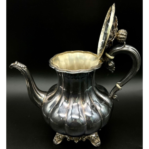 669 - An Antique Roberts and Belk Silver Plate Tea Pot. Wonderful pumpkin body design with an ornate lid. ... 