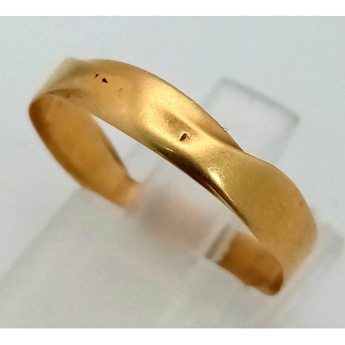 1300 - A Vintage 18K Yellow Gold Band Ring. Size N. 1.48g