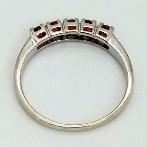 1308 - A 9K White Gold Garnet Ring. Size N. 1.83g