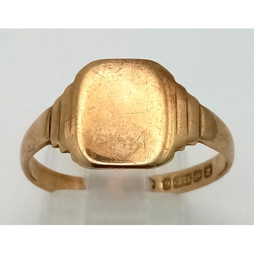 452 - A Vintage 9K Yellow Gold Signet Ring. Size S. 2.68g