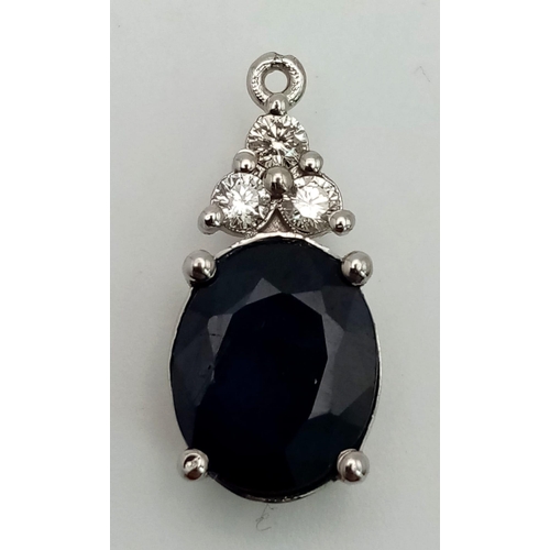 756 - An 18K white gold pendant with an oval cut sapphire and three round cut diamonds. Height: 18 mm, wei... 