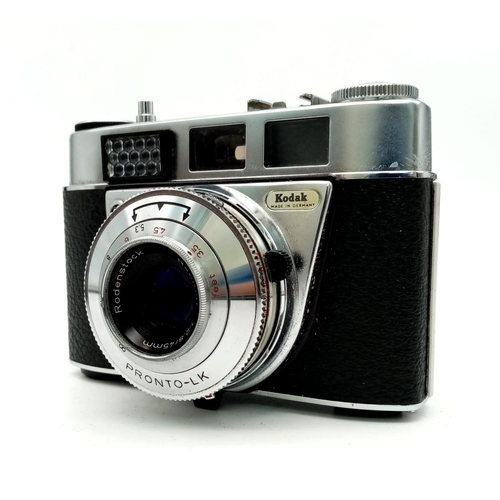 1245 - A Vintage Kodak Retinette 35mm Camera. Comes in a leather case. In very good condition for its age.