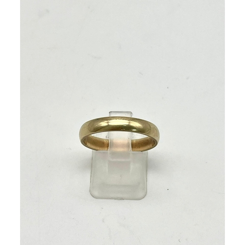 1037 - A Vintage 9K Yellow Gold Band Ring. Size U. 3.38g.