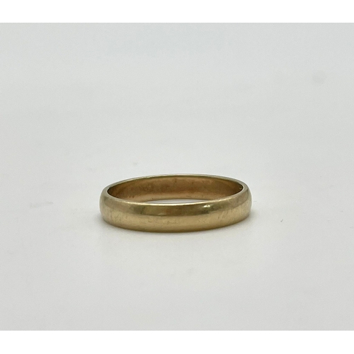 1037 - A Vintage 9K Yellow Gold Band Ring. Size U. 3.38g.