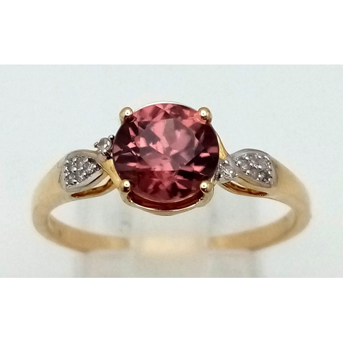 1039 - A 10K Yellow Gold Pink Gemstone and Diamond Ring. Size S.
2.41g total weight.