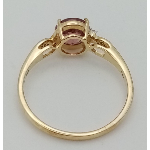 1039 - A 10K Yellow Gold Pink Gemstone and Diamond Ring. Size S.
2.41g total weight.