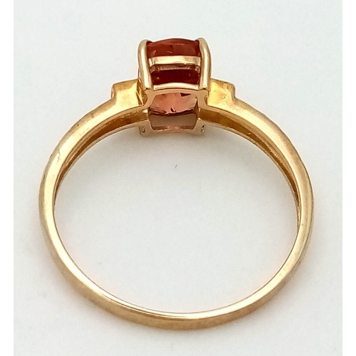 1046 - A 10K Yellow Gold Orange Spinel Solitaire Ring. Size S. 2.18g total weight.