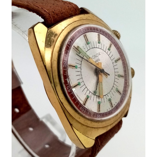 1268 - A Vintage USSR Sekonda Gents Watch. Brown leather strap. Two tone case - 34mm. 18 Jewels. In working... 