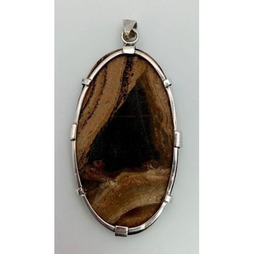 1483 - A Vintage-Style Large Tigers Eye Pendant set in Silver. 8cm.