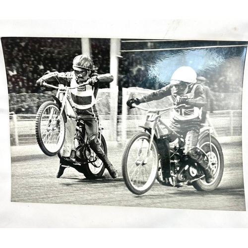 724 - Six Vintage World Class Speedway Riders Signatures. Including: Jack Geran, Ron How and Marian Kaiser... 