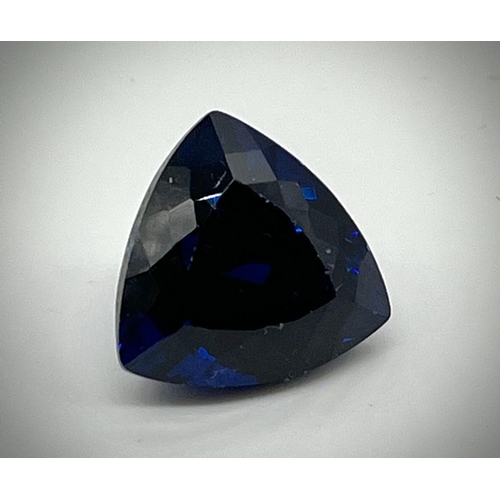 1288 - A 28ct Dark Blue Gemstone. Trillion shape with no visible inclusions. 18 x 18 x 13mm. Heat treated. ... 