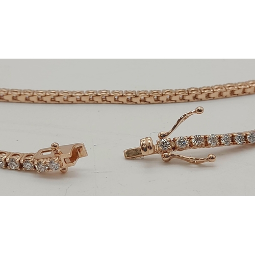 658 - AN 18K ROSE GOLD AND DIAMOND TENNIS BRACELET WITH APPROX 3ct OF HIGH QUALITY DIAMONDS.   8.0gms  18c... 