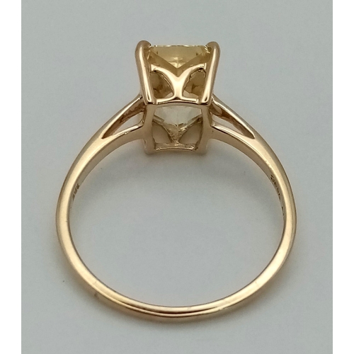 374 - A 10K Yellow Gold Lemon Quartz Solitaire Ring. Emerald cut central stone. Size R 1/2. Total weight -... 