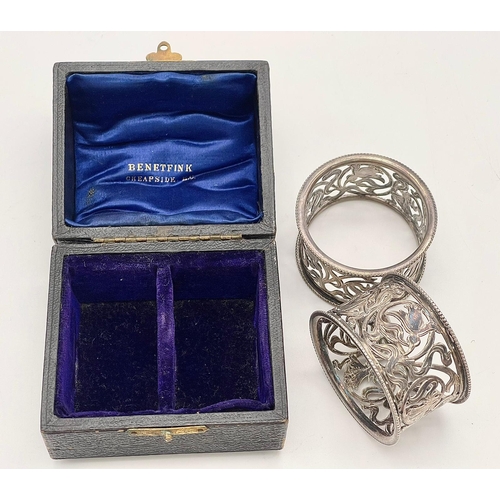 916 - A Vintage Pair of Silver Napkins Rings in Original fitted box. Hallmarked for Sheffield 1910, Willia... 