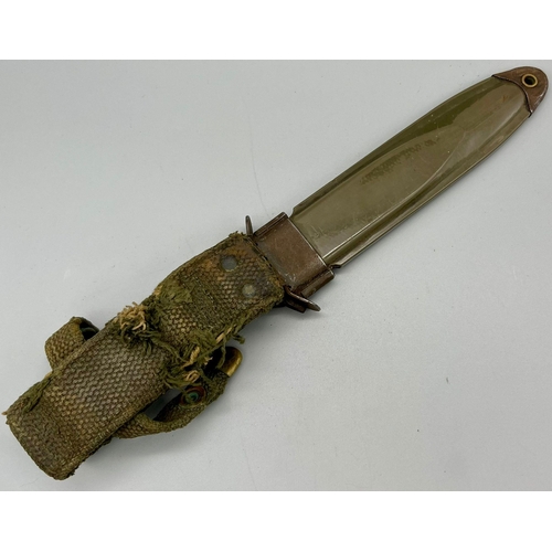 370 - WW2 US Paratroopers M3 Fighting Knife Dated 1943. Makers name on the cross guard, flaming bomb stamp... 