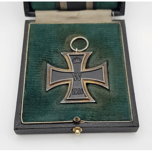 57 - Boxed WW1 Imperial German Iron Cross 2nd Class EK-II. Makers mark on the ring. 3 piece construction ... 