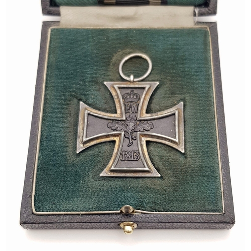 57 - Boxed WW1 Imperial German Iron Cross 2nd Class EK-II. Makers mark on the ring. 3 piece construction ... 