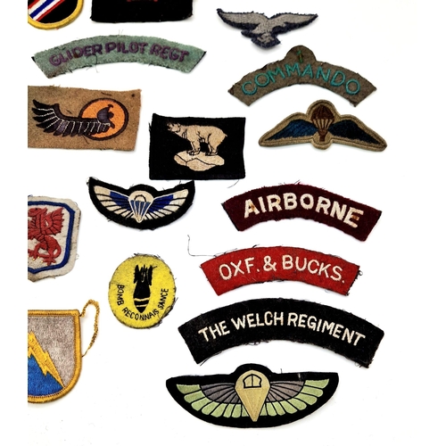 682 - 30 x Cloth Military Patches.