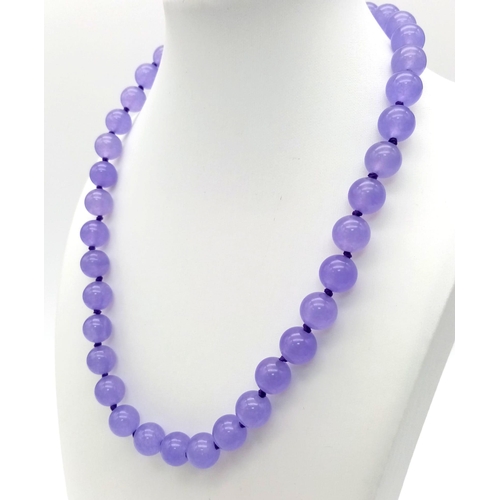 1348 - A Lavender Jade Bead Necklace. 10mm beads. 42cm.