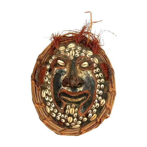 1091 - AN ANTIQUE PAPUA NEW GUINEA SEPIC RIVER TRIBAL MASK WITH TURTLE CARAPACE BASE.  22 X 18 APPROX.