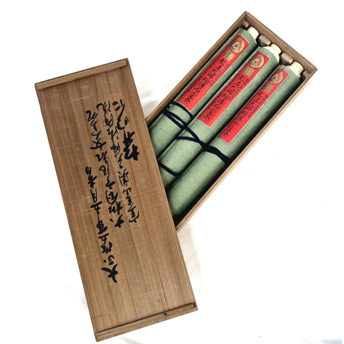 202 - A VERY RARE ANTIQUE JAPANESE TAISHO CIRCA 1910-20 CONTAINING A COMPLETE SET OF THREE HIGH QUALITY SC... 